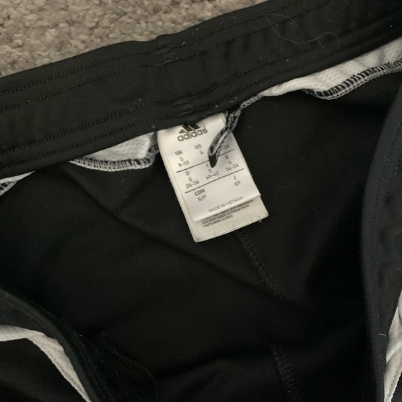 Adidas classic 3 stripe size small - Women’s - Picture 3 of 5